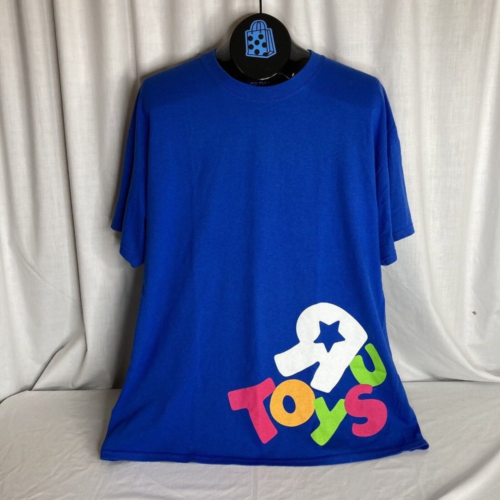 Toys R Us T Shirt XL Blue Spell Out Graphic Short Sleeve Crew Neck Employee Logo